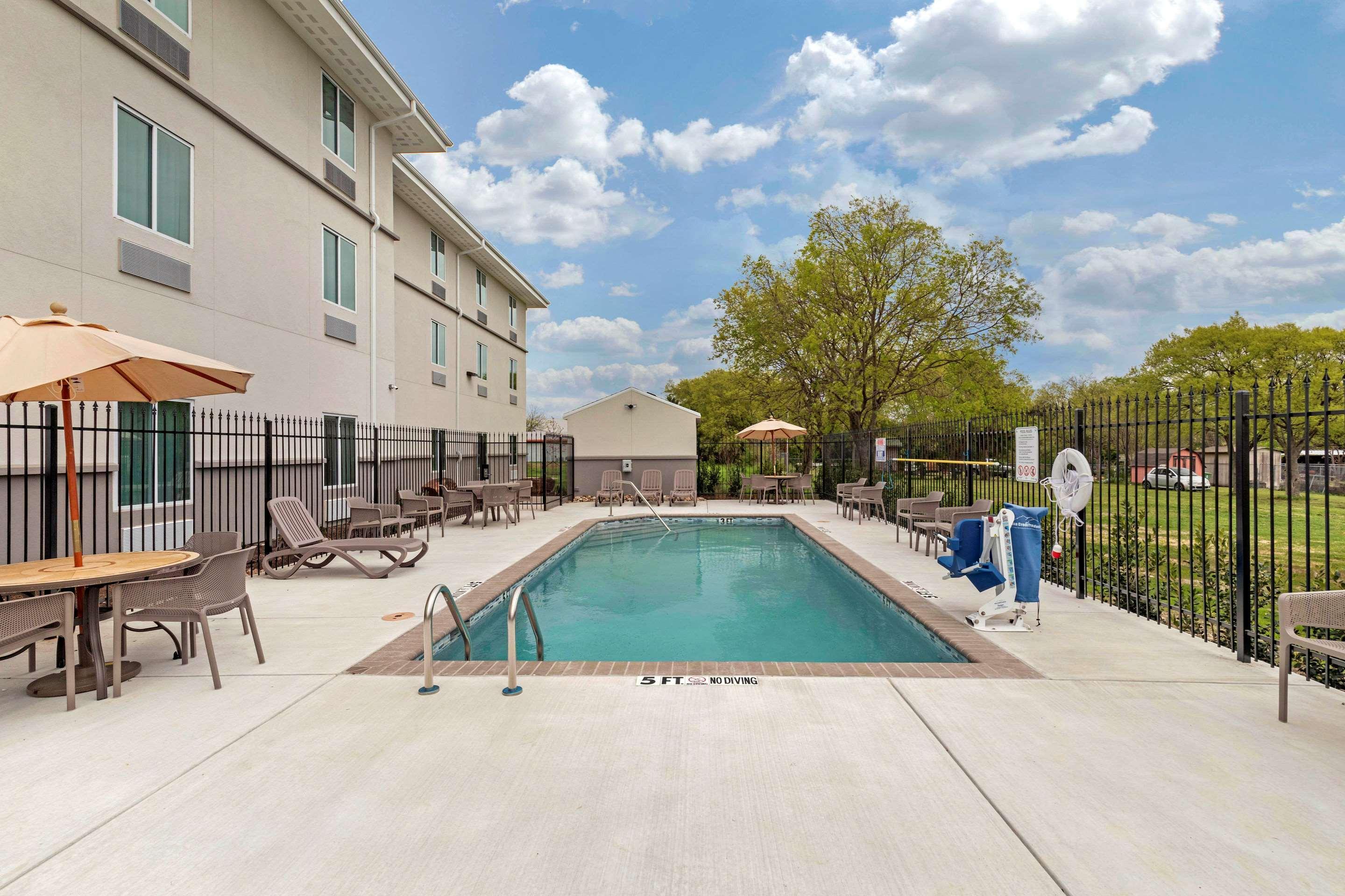 Mainstay Suites Lancaster Dallas South Dış mekan fotoğraf